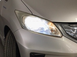 【HIDヘッドライト】夜道や雨天走行が明るく視界良好！！HID（ディスチャージ）ヘッドライト装備です！安心ドライブを楽しんで下さい♪明るいほうが、運転疲労を軽減できます♪