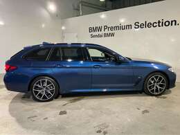 BMW xDriveの魅力は、走行状況と路面状況の変化をリアルタイムに把握し、4輪のトラクションを絶えず最大限に保つことで、どんなコンディションにおいても揺るぎない走りを実現させてくれます。