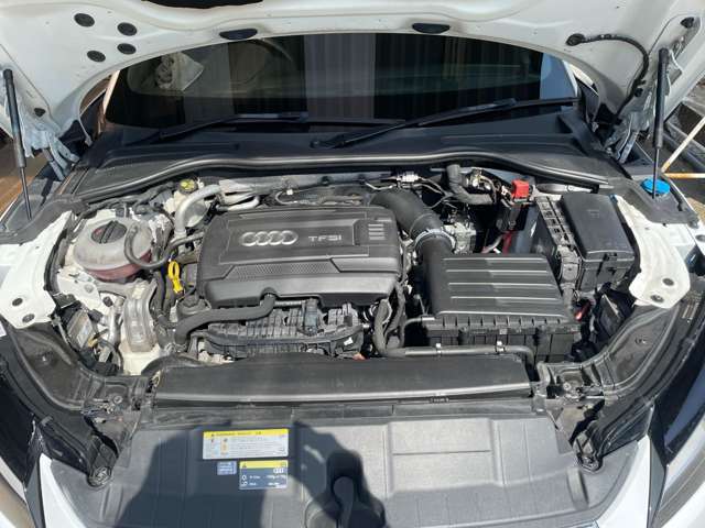 230ps(169kW)/4500-6200rpm　最大トルク37.7kg・m(370N・m)/1600-4300rpm　エンジンも新型になり先代モデル比出力アップしています。