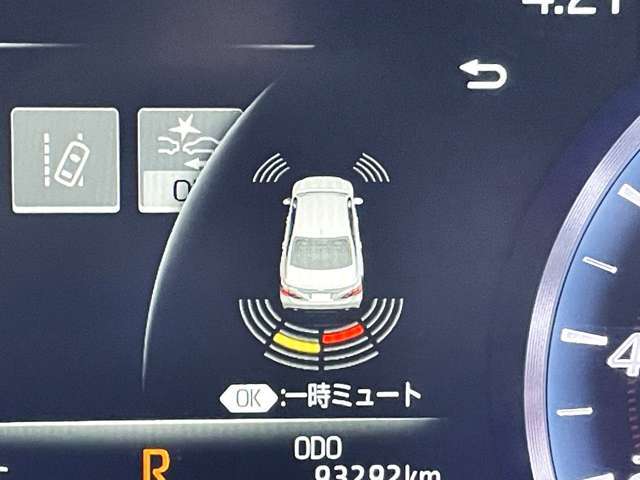【コーナーセンサー】付きですので障害物に近づいたときに音で知らせてくれるので便利な機能です！！