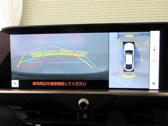 パノラミックビューモニターを装備。車を真上から見るように周囲を確認できます。機能の詳細は販売店スタッフまでお尋ねください。