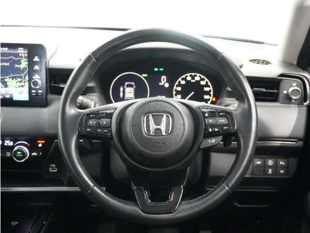 ◆ステアリングヒーター装備◆寒い季節に役立つのが、ハンドルを温めてくれるこのステアリングヒーターです。こんな装備が付いている車は、なかなかないですよ。