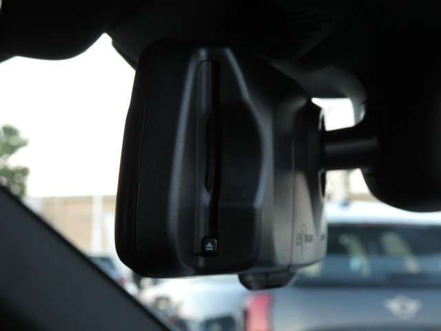ETC一体型の自動防眩機能付きバックミラー！後続車のヘッドライトの眩しさを自動で軽減してくれます！