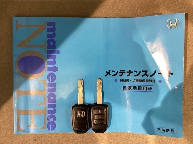 キーレス付きです。ボタンを押すだけでドアの開閉が楽々ですよ♪欠かせないアイテムですね。
