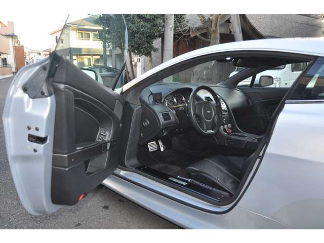 運転席乗り込む際のアングルはこちら