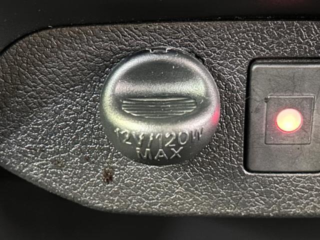 WECARSの展示場では実際に見て、触ってお車をお選びいただけます！知識の豊富な営業スタッフが様々なカーライフをご提案いたします！