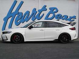 ☆ボディーカラーはチャンピオンシップホワイト☆純正エアロに足廻りはダウンサスで程よくローダウン！！