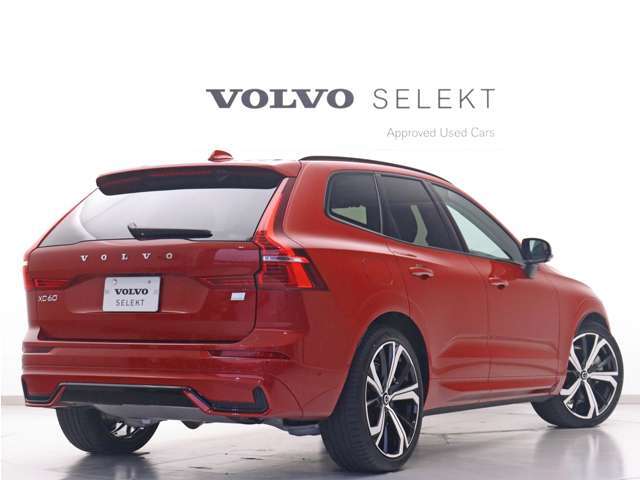 北欧の感性が息づくSUVの真価を追求した、ダイナミック・スウェディッシュSUV。ボルボXC60は、よりスマートにその輝きを増して進化しました。