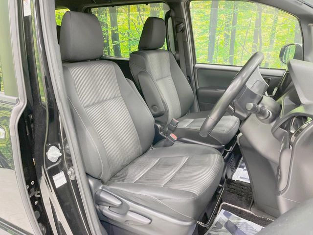 運転席シート廻りは使用感も少なく、良好な状態となっています。丁寧に使われていたことがよくわかりますね。