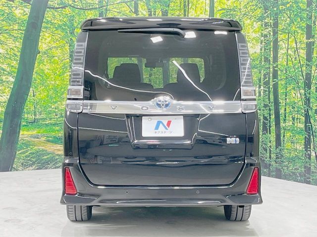 安心の最長10年・走行無制限保証（有償）をご用意。保証内容も充実はもちろん、無料点検＆オイル交換や、年中無休の全国・24時間ロードサービスも付帯されておりますのでご安心下さい。