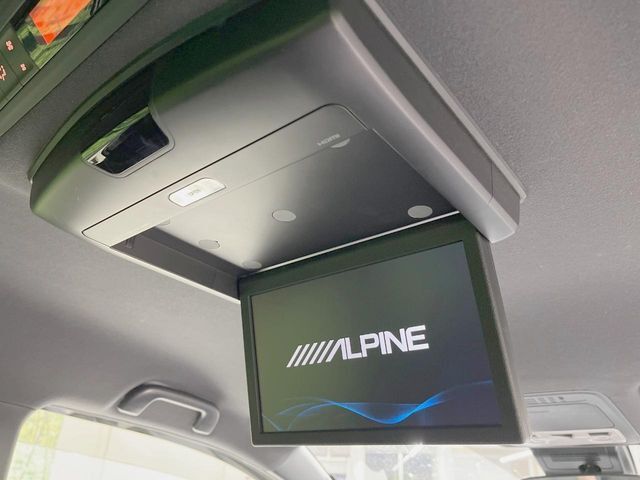 【フリップダウンモニター】大画面モニターで後席でもエンタメをお楽しみいただけます。小さなお子様にも大人気の装備です♪