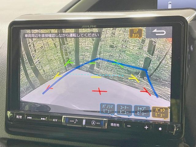 【バックカメラ】駐車時に後方がリアルタイム映像で確認できます。大型商業施設や立体駐車場での駐車時や、夜間のバック時に大活躍！運転スキルに関わらず、今や必須となった装備のひとつです！