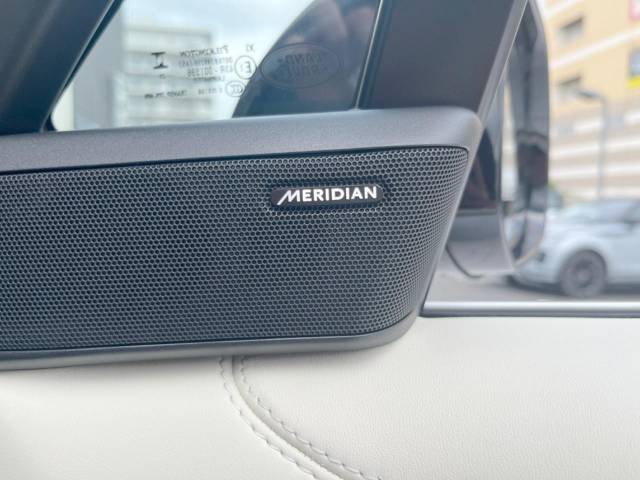 MERIDIANは英国のプレミアムオーディオブランドです。重低音から高音域までしっかりと再現でき、コンサートのような臨場感溢れる音響空間を実現します。どうぞ店頭にてご体感ください。