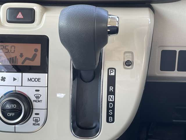 「インパネシフト」　インパネシフトを採用♪足元のスペースを有効活用できます♪