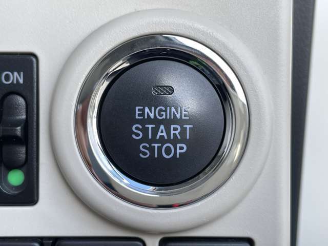 「キーフリーシステム」　カギを出さなくてもドアロック＆解除、エンジンスタート＆ストップが出来ます♪