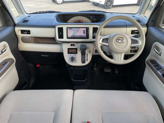 内装は薄茶色を基調としており、落ち着いた雰囲気を演出しています！