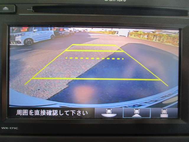 バックモニターが付いてますので、バック駐車も楽々です♪