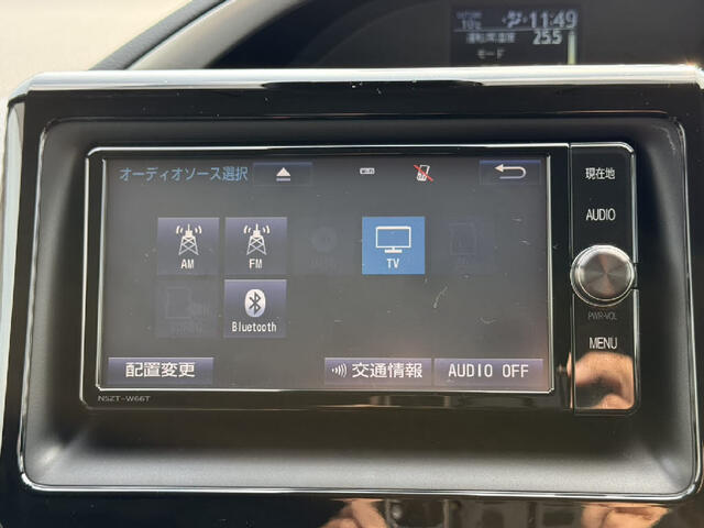 【純正ナビ】人気の純正ナビを装備しております。ナビの使いやすさはもちろん、オーディオ機能も充実！キャンプや旅行はもちろん、通勤や買い物など普段のドライブも楽しくなるはず♪