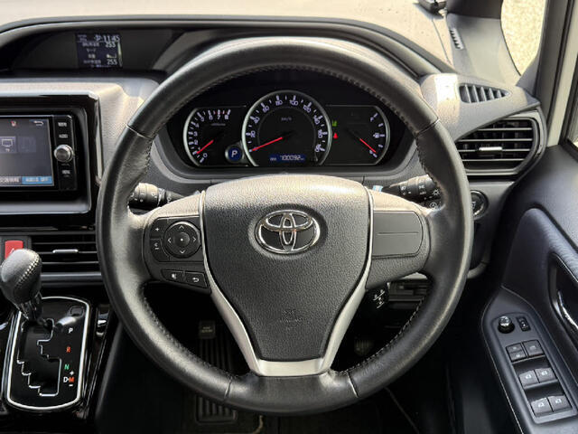 当社の展示車は、展示前に当社指定工場にて入念な点検をさせていただき、厳しいチェック項目をパスした車両のみを販売しております。当社の良質な展示車を安心してお選び下さい。