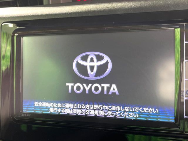 【純正ナビ】人気の純正ナビを装備しております。ナビの使いやすさはもちろん、オーディオ機能も充実！キャンプや旅行はもちろん、通勤や買い物など普段のドライブも楽しくなるはず♪