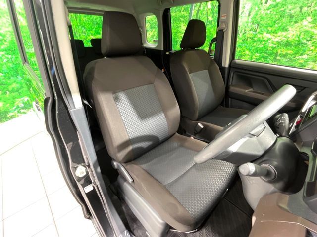 運転席シート廻りは使用感も少なく、良好な状態となっています。丁寧に使われていたことがよくわかりますね。