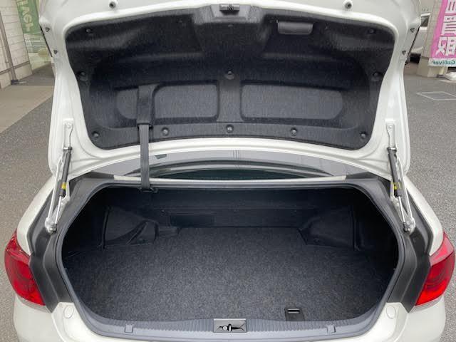 【トランク】積み込みやすくて、たっぷり積める荷室です。シートアレンジできるものは、乗車人数と荷物の量や大きさによってシートを動かすことができるので、より快適なドライブが可能です！