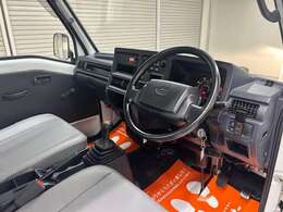 新車時の取説・保証書・スペアキー完備です。