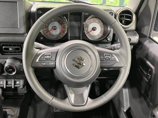 【純正革巻きステアリング】上質な革を使用することで、手にしっかり馴染みとても運転しやすいハンドルです♪