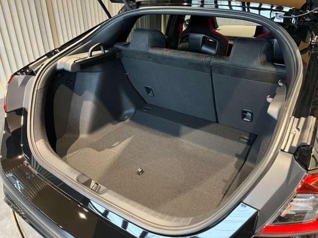 1オーナー/新車保証/カーボンリアスポイラー/無限スポーツフロアマット/ホンダセンシング/フルLEDヘッドライト/Brembo社製キャリパー/19インチAW/エアロバンパー/アンダースポイラー/ホンダコネクトディスプレイ