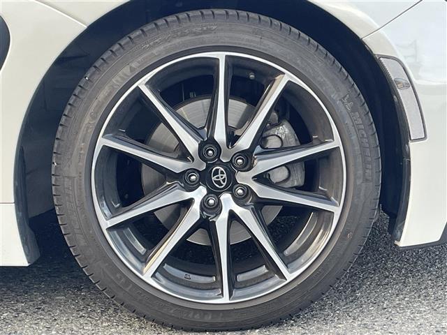 【タイヤ・ホイール】足回りもかっこよく決まってます！社外のアルミやスタッドレスタイヤも取り扱いございます！！ドレスアップもカスタマイズもお任せください！！