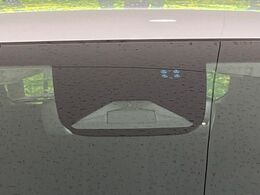 【ホンダセンシング】走行中に前方の車両等を認識し、衝突しそうな時は警報とブレーキで衝突回避と被害軽減をアシスト。より安全にドライブをお楽しみいただけます。