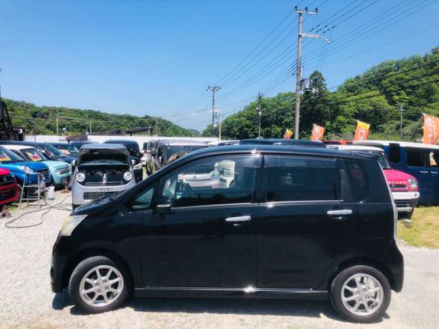 左側面の写真でございます。こちらの画像で気になる箇所がございましたら、メールやお電話にてお問い合わせください。