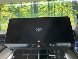 【12.3インチワイドナビ】高級感とインパクトのある大型ワイドナビを装備。各種オーディオ操作はもちろん、横長ワイド画面でのマップ2分割表示など、利便性も高いナビです♪
