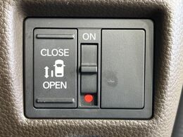 【パワースライドドア】スマートキーや運転席のスイッチでスライドドアの開閉が可能♪電動だから力を入れてドアを開ける必要が無く、小さいお子様でも、重い荷物を持っている時もラクに開け閉めできます♪
