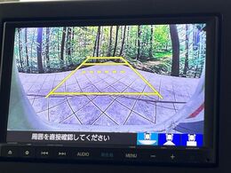 【バックカメラ】駐車時に後方がリアルタイム映像で確認できます。大型商業施設や立体駐車場での駐車時や、夜間のバック時に大活躍！運転スキルに関わらず、今や必須となった装備のひとつです！