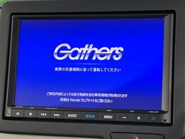 【純正ナビ】人気の純正ナビを装備しております。ナビの使いやすさはもちろん、オーディオ機能も充実！キャンプや旅行はもちろん、通勤や買い物など普段のドライブも楽しくなるはず♪