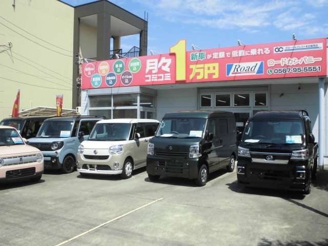 ロードカンパニーでは、仕入れ担当が、良質車を見極め仕入れし御車が入庫後、スタッフが念入りに試乗し当店のチェック項目をクリアした車両だけを丹念に磨き仕上げ展示しています。