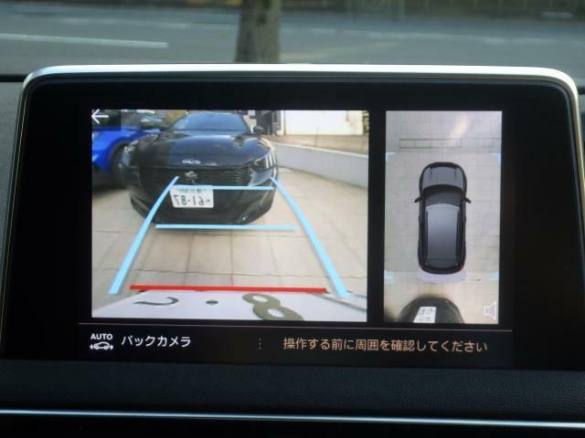 ワイドビューバックカメラが標準装備されております。ガイドラインはハンドルを切った方向に沿って動きますので、より安全に駐車が可能です。