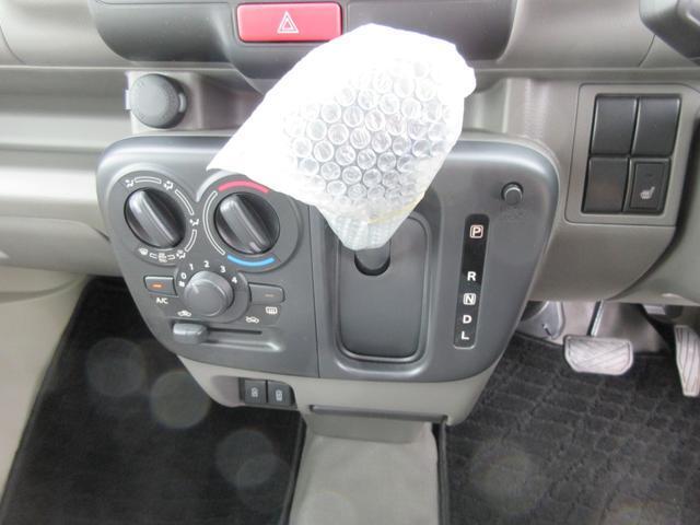 エアコンもシンプルまとめてあります！またお車によってさまざまな快適装備がついてますよ！