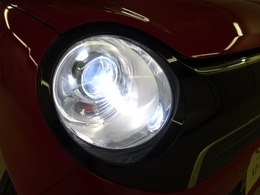 【HIDヘッドライト】夜道や雨天走行が明るく視界良好！！HID（ディスチャージ）ヘッドライト装備です！安心ドライブを楽しんで下さい♪明るいほうが、運転疲労を軽減できます♪