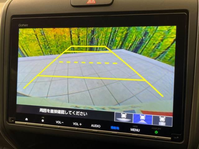 【バックカメラ】駐車時に後方がリアルタイム映像で確認できます。大型商業施設や立体駐車場での駐車時や、夜間のバック時に大活躍！運転スキルに関わらず、今や必須となった装備のひとつです！