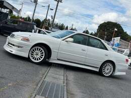 外装は大きなキズ凹みなくきれいな状態です。