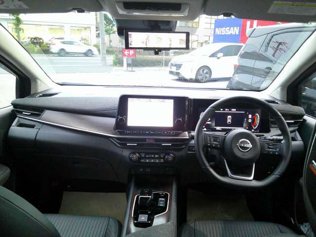 室内広々♪視界も広く運転しやすい♪