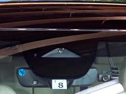 【i-ACTIVESENSE】走行中に前方の車両等を認識し、衝突しそうな時は警報とブレーキで衝突回避と被害軽減をアシスト。より安全にドライブをお楽しみいただけます。