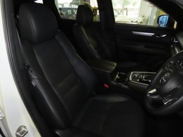 【運転席パワーシート】運転手にあったシートパターンに調整可能です。
