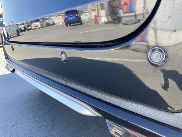コーナーセンサーです。音の強弱で距離感を教えます。