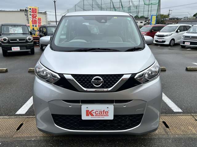 人気の届出済未使用車や厳選中古車を全メーカー豊富に取り揃えております。