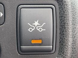 【エマージェンシーブレーキ】走行中に前方の車両等を認識し、衝突しそうな時は警報とブレーキで衝突回避と被害軽減をアシスト。より安全にドライブをお楽しみいただけます。