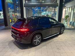 高電圧バッテリーに関しては、新車登録日より10年間または走行距離250，000kmのいずれか先に達するまで特別保証が適用されます。