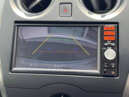 【バックカメラ】駐車時に後方がリアルタイム映像で確認できます。大型商業施設や立体駐車場での駐車時や、夜間のバック時に大活躍！運転スキルに関わらず、今や必須となった装備のひとつです！